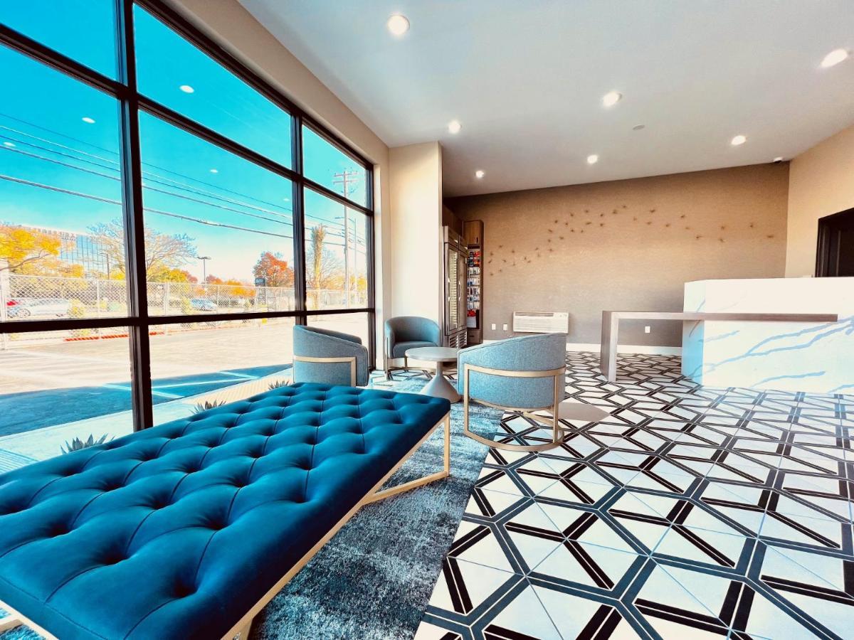 Отель Ramada By Wyndham Modesto Yosemite Area Экстерьер фото