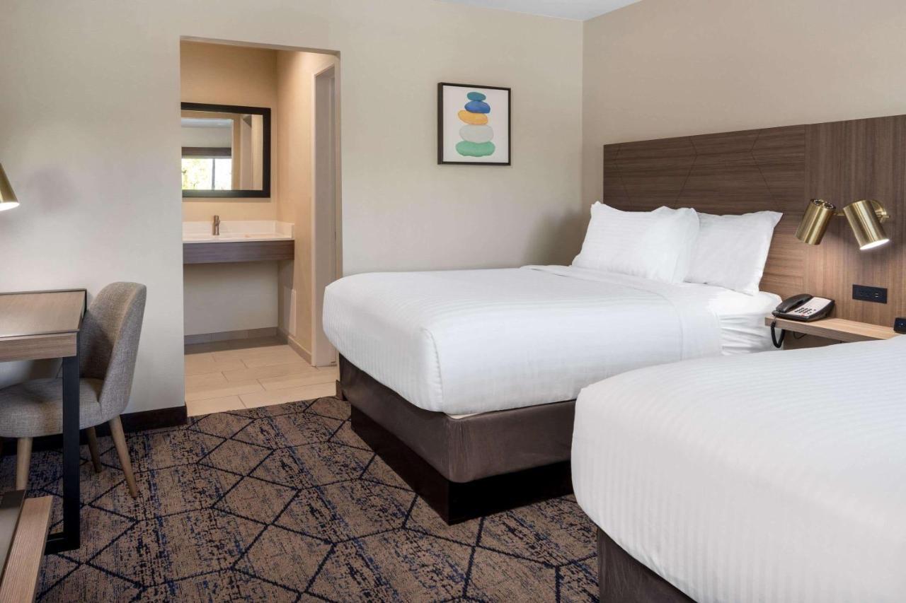 Отель Ramada By Wyndham Modesto Yosemite Area Экстерьер фото